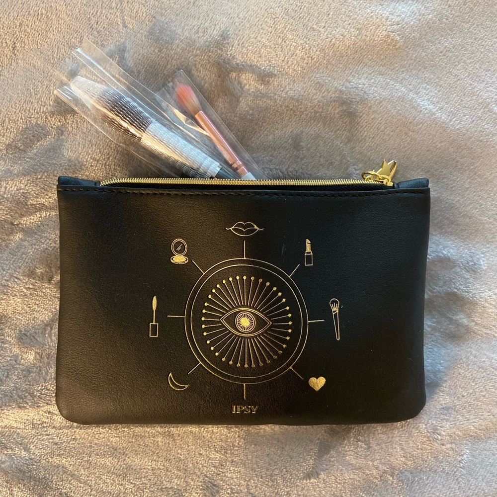 Ipsy bag filled with Ipsy goodies!